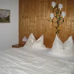 Haus Dr. Kueng Bed & Breakfast 3*
