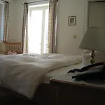 Haus Dr. Kueng Bed & Breakfast