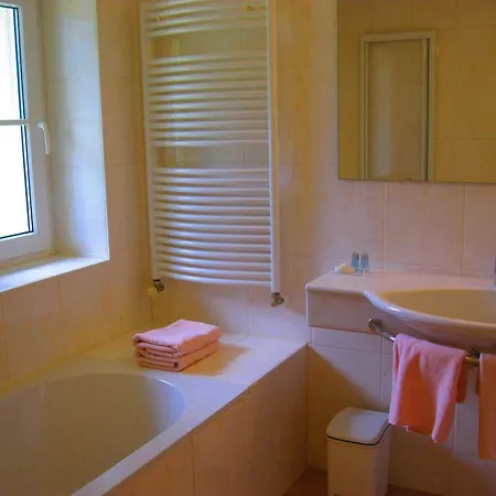 Haus Dr. Kueng Bed & Breakfast