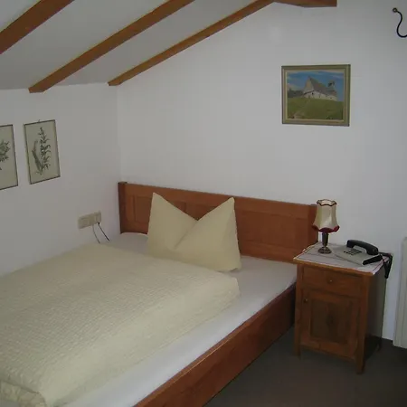 Haus Dr. Kueng Bed & Breakfast 3*